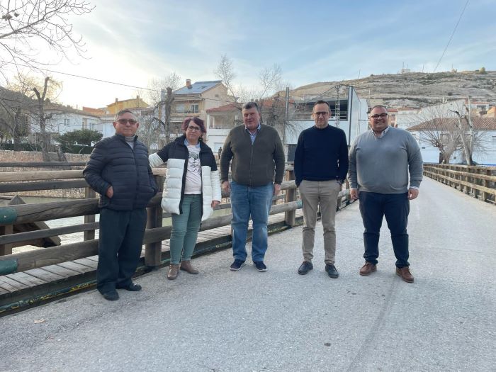 La alcaldesa de La Recueja mejorará el Hogar del Jubilado y el consultorio médico con los Planes de Obras