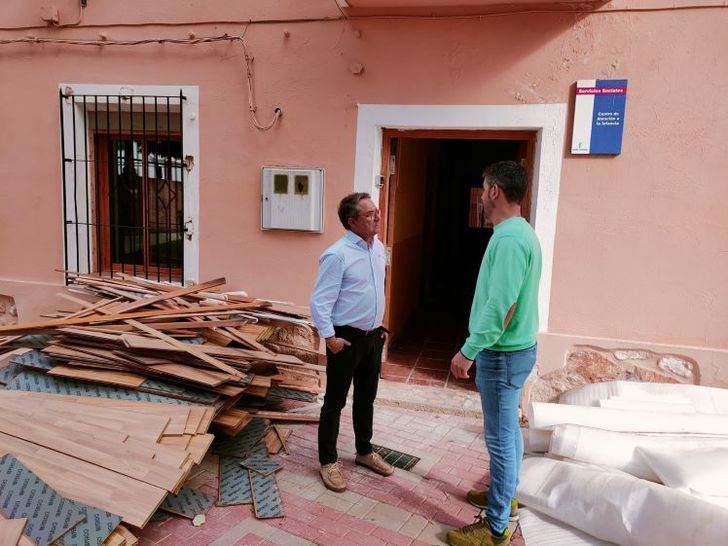 El alcalde de Liétor muestra su satisfacción por el avance de las obras del nuevo consultorio médico de la localidad