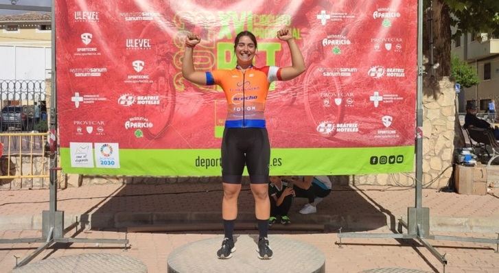 Juan González y Lucía Navarro, los más fuertes en la carrera de BTT de Elche de la Sierra