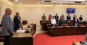 El Pleno del Ayuntamiento de Albacete ha empezado con un minuto de silencio, como gesto de condena a la violencia machista