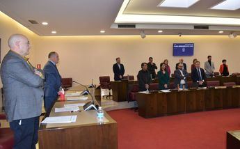 El Pleno del Ayuntamiento de Albacete ha empezado con un minuto de silencio, como gesto de condena a la violencia machista