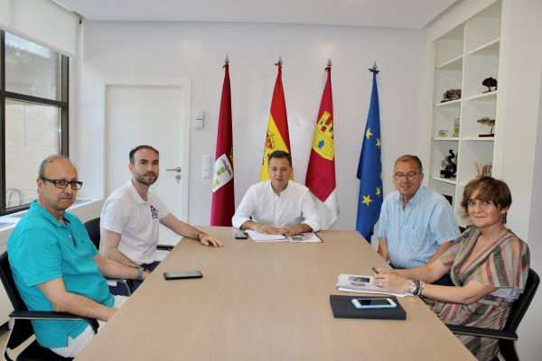 El Ayuntamiento muestra su apoyo y reconocimiento al Orfeón de la Mancha en su 50 aniversario