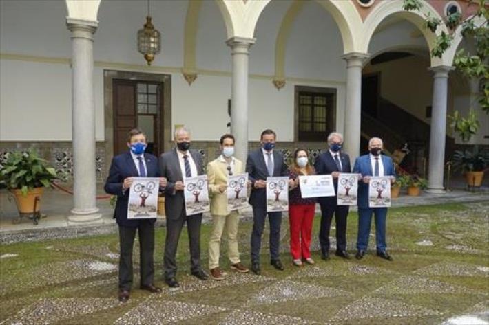 Un joven doctor con parálisis cerebral prepara un Camino de Santiago solidario en bicicleta