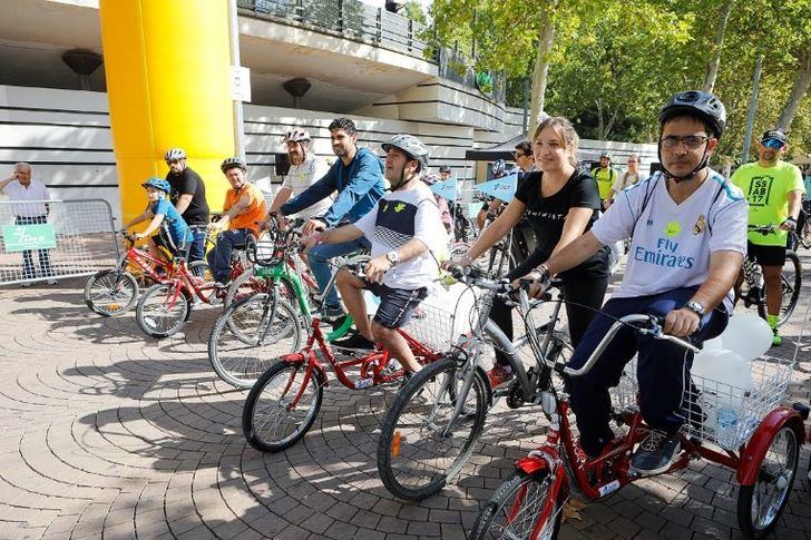 El Ayuntamiento reafirma su propósito de avanzar hacia una movilidad más sostenible con un Paseo en Bici que ha congregado a más de un millar de ciclistas