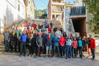 Soleado fin de semana en las dos nuevas rutas de Senderismo de la Diputación, en Paterna del Madera y Villa de Ves