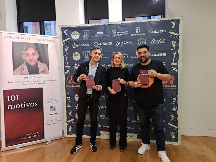 La Junta y Gachas Comedy arropan la presentación del libro ‘101 Motivos’, en Albacete