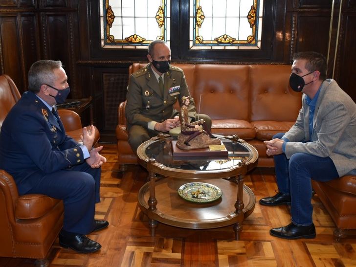 La Diputación agradece a De Cea su implicación en sus seis años al frente de la Subdelegación de Defensa