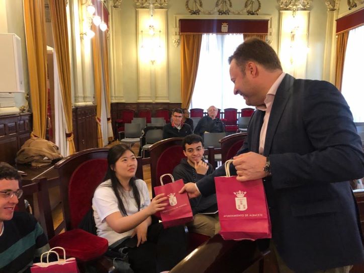 Casañ da la bienvenida a los participantes del Concurso Nacional de Jóvenes Pianistas ‘Ciudad de Albacete’