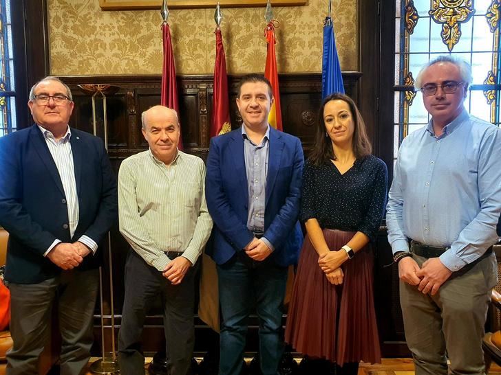 Cabañero se reúne con representantes de la Real Academia de Medicina de Castilla-La Mancha
