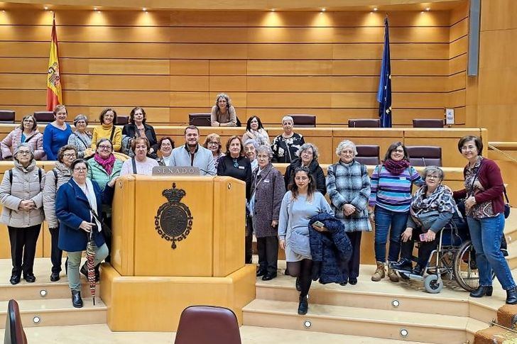 Mujeres de Albacete visitan el Senado con el concejal de Igualdad y Participación