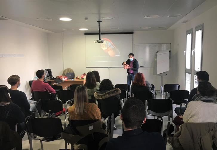 Atención Integrada de Albacete imparte un taller de asistencia al parto para los residentes de los Centros de Salud