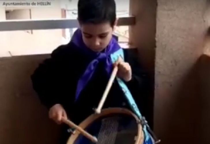 Tamborada virtual de los niños de Hellín en el Viernes de Dolores