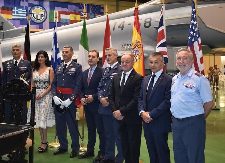 El alcalde de Albacete, Emilio Sáez, ha asistido al acto de toma de posesión del coronel Luis Alberto Martínez Ruiz como nuevo coronel jefe del TLP