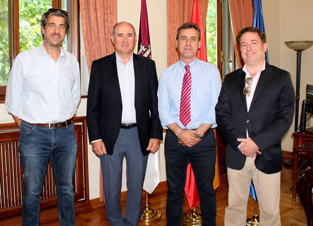 Los regantes de la Mancha Oriental expresan sus necesidades al delegado del Gobierno en Albacete