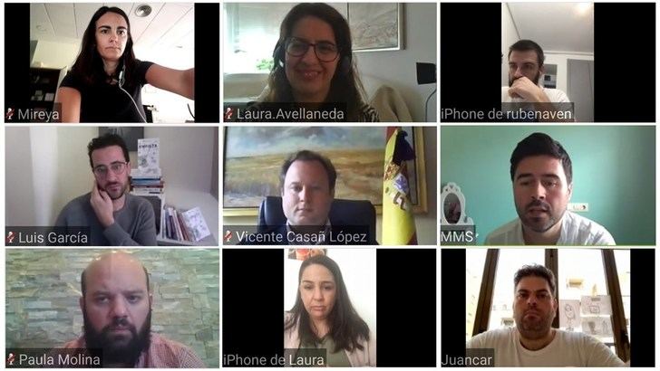 El alcalde de Albacete y los jóvenes empresarios estudian medidas para retomar la actividad