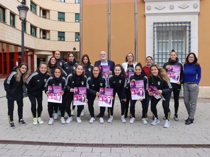 El delegado de la Junta recibe al Fundación Albacete en la Casa Perona