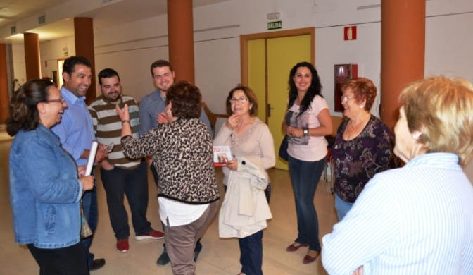 Belinchón y la ejecutiva local del PSOE visitan el centro sociocultural del barrio ‘El Pilar’