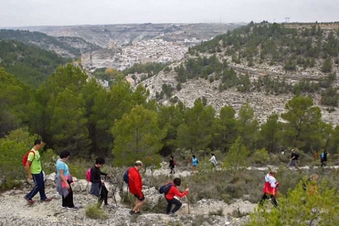 La XXXI ruta senderistas de la Diputación Provincial llega a Alcalá del Júcar