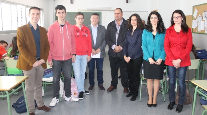 El presidente de la Diputación de Albacete felicita a los alumnos de Hellín que representaron a la región en la Olimpiada de la Física