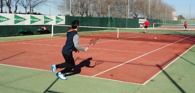 Más de 200 tenistas disputan en Albacete los partidos de recién iniciado Trofeo de Navidad El Corte Inglés