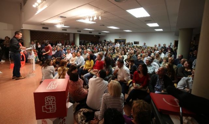 La entrega de avales retoma la polémica entre las candidaturas de Ruiz Santos y Cabañero al PSOE de Albacete