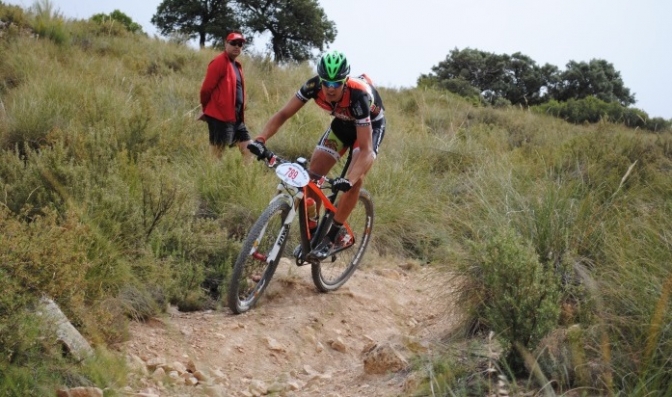 Yago Sardina, habitual en el Circuito de BTT de Albacete, participa en la Titan Desert
