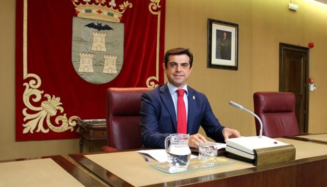 El alcalde de Albacete reitera en el debate su “compromiso con el empleo”