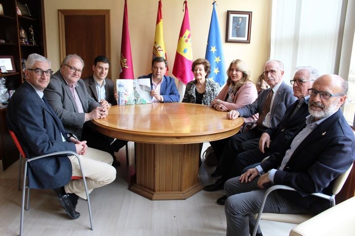 La asociación de Nuestra Señora la Virgen de los Llanos recupera la publicación de la revista ‘Coronación’