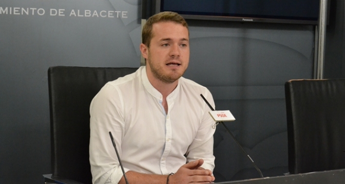 El PSOE de Albacete solicita que se retiren las competencias a la concejal del PP María Ángeles Martínez Paños