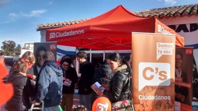 Ciudadanos (C's) Albacete agradece y celebra la extraordinaria acogida de la carpa informativa instalada en La Roda