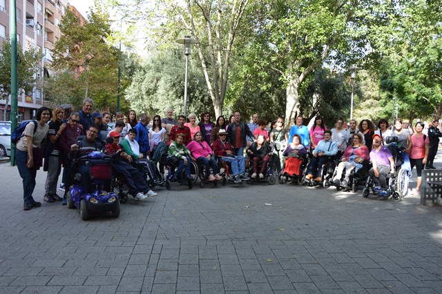 Medio centenar de personas participan en la Ruta Senderista Adaptada en Ciudad Real