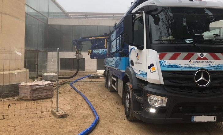 Operarios de Aguas de Albacete trabajaron junto a los Depósitos del Sol, la zona más afectada.