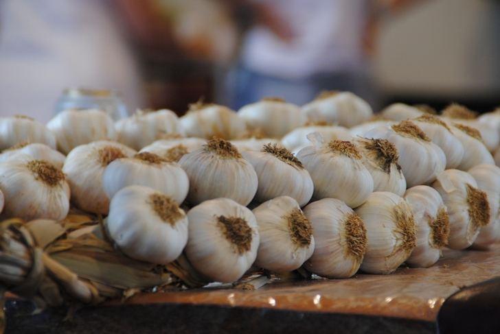 La campaña de recogida del ajo en C-LM transcurre con normalidad y la Junta agradece la implicación de todo el sector