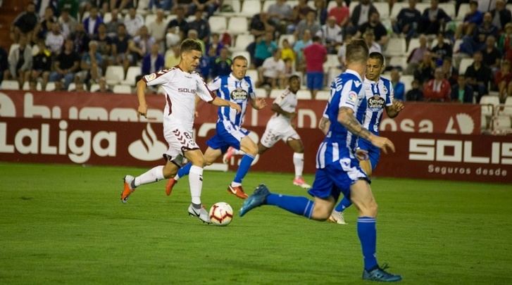 El Albacete empató con un penalti polémico en su debut liguero ante el Deportivo (1-1)