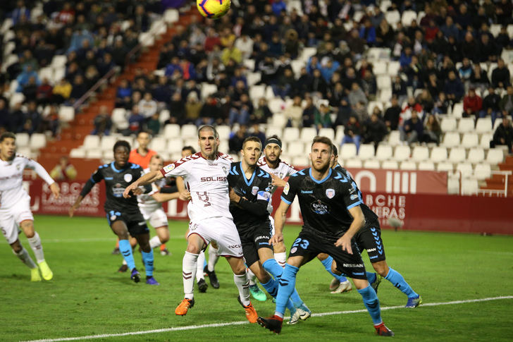 Una jugada del partido de la primera vuelta