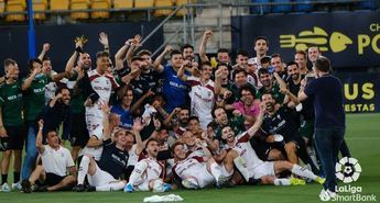 El Albacete logró la permanencia con un gol de penalti en Cádiz en el minuto 90 (0-1)
