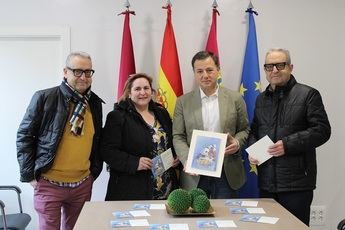 El alcalde de Albacete recupera la tradición de felicitar la Navidad mediante una obra de un artista local