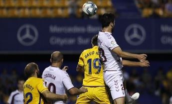 El Albacete, más fiable a domicilio, logró otra vez la victoria con un gol de penalti en Alcorcón (0-1)