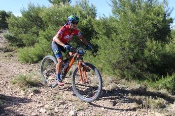 Óscar Carrasco y Alfonsi Villar dominan la carrera de BTT de Fuente Álamo