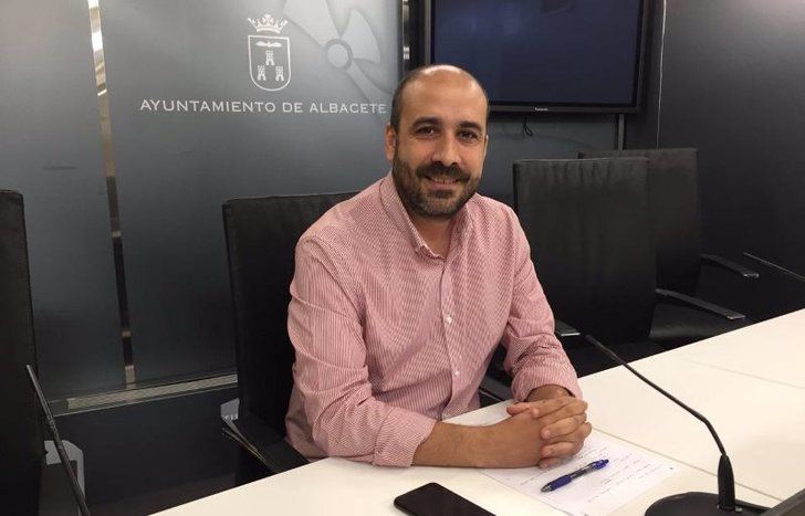 El pleno del Ayuntamiento de Albacete da cuenta de la renuncia de Alfonso Moratalla a su acta de concejal