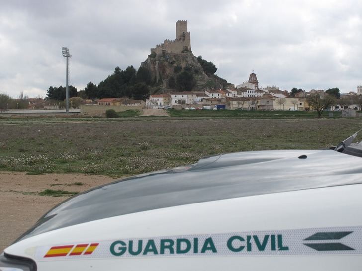 Tres jóvenes de 22, 23 y 24 años, vecinos de Almansa, detenidos por robo con violencia e a una vendedora de cupones