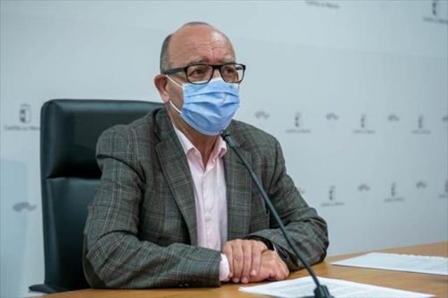 Castilla-La Mancha adelantará la segunda dosis de la vacuna a interinos aspirantes a oposiciones de educación