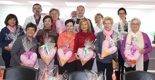 El Hospital de Almansa entregará almohadas con forma de corazón a mujeres operadas de cáncer de mama