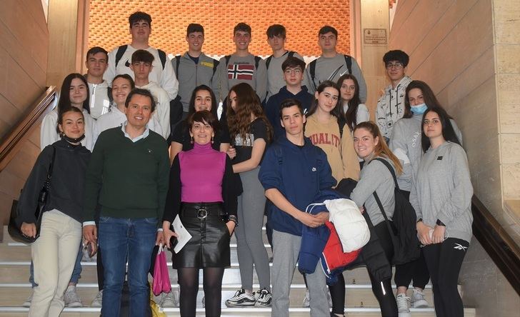 Estudiantes del IES Bernardino del Campo conocen el funcionamiento del Ayuntamiento de Albacete