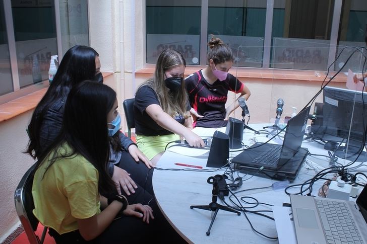 Estudiantes de Elche de la Sierra comparten experiencias con compañeros de diversos lugares de Europa