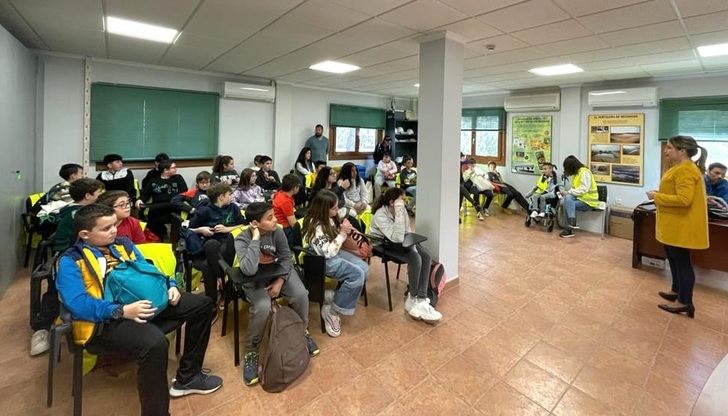 Alumnos de la Sierra de Alcaraz y Campo de Montiel visitan el centro de residuos (CTRU) de Albacete
