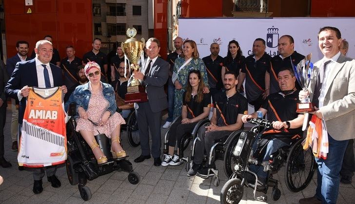 Albacete rinde honores al AMIAB tras ganar la Copa de Europa de baloncesto en silla de ruedas