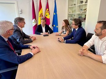 El alcalde Manuel Serrano se reúne con Aquona para mejorar la gestión del agua en Albacete