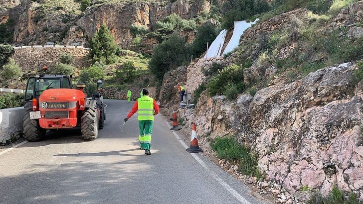 Fomento termina la próxima semana la reconstrucción del muro de contención de la CM-3203, en Ayna
