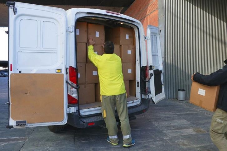 En Castilla-La Mancha se han distribuido esta semana casi 400.000 artículos de protección a los centros sanitarios